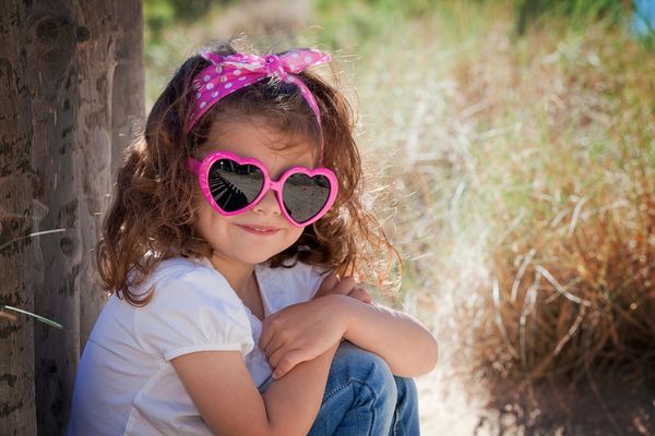 أهمية النظارات الشمسية للأطفال